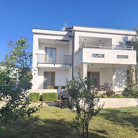 Apartments Grape Pirovac Exterior foto
